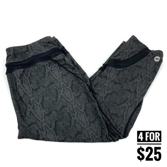 Rule The World Boutique Activewear Section - Picture 6 of 8